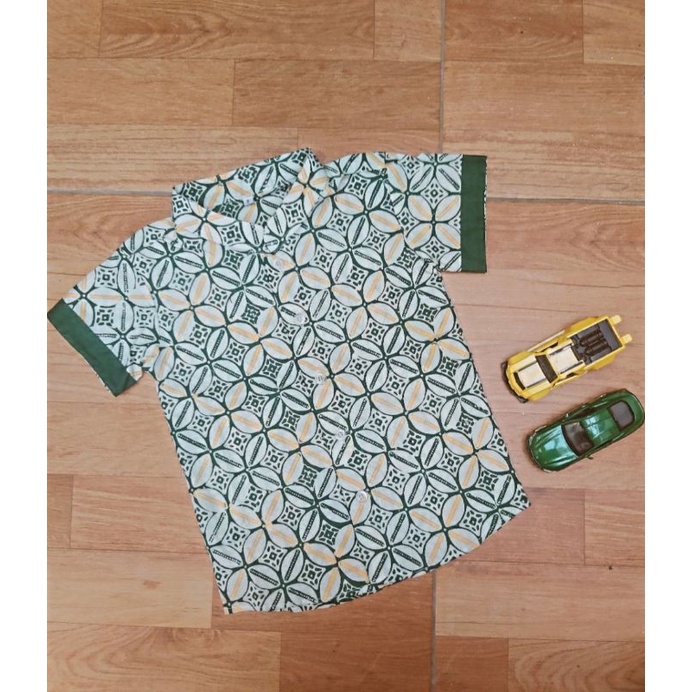 Batik Anak Kawung Hijau Kuning