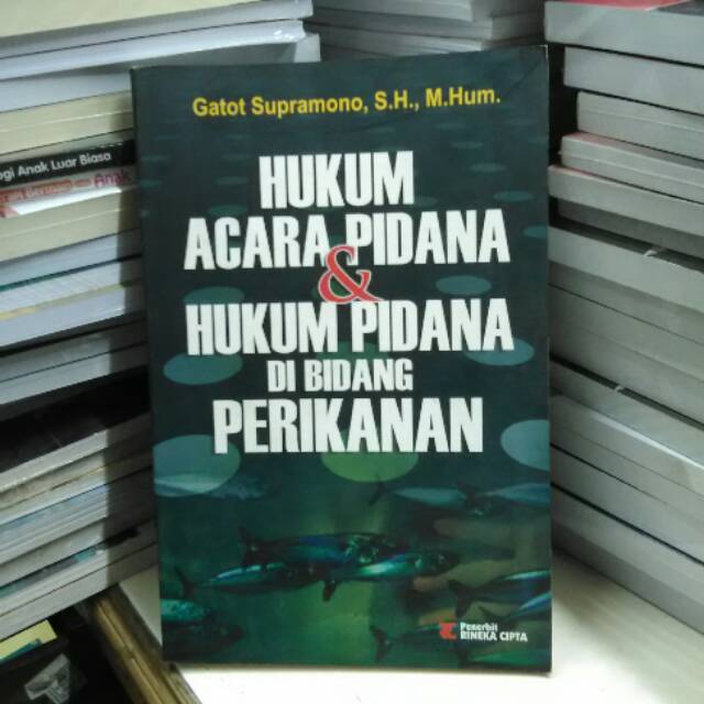 Buku hukum acara pidana dan hukum pidana di bidang perikanan