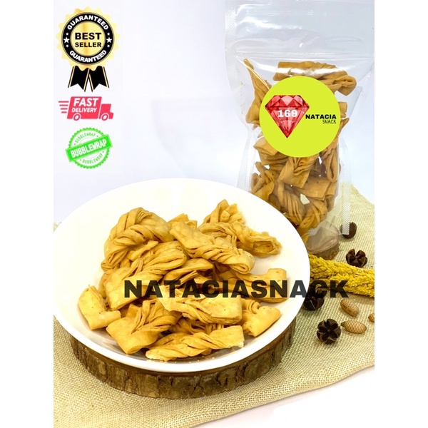 

[500 GR] KUE BAWANG PITA RENYAH MEDAN MURAH ENAK GARING BAWANG PEDAS KUE BAWANG PEDAS PEDES NATACIA SNACK MEDAN NATACIA SNACK OLEH OLEH KHAS MEDAN BAWANG PITA RENYAH ENAK RAPUH GURIH BESTSELLER