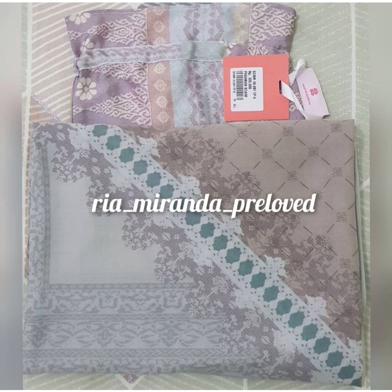 Pasaman scarf Ria Miranda