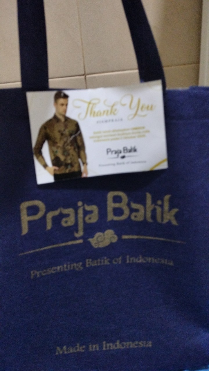 Praja Batik Sangaji - Kemeja Batik Pria Lengan Panjang Hitam Coklat Reguler Fit