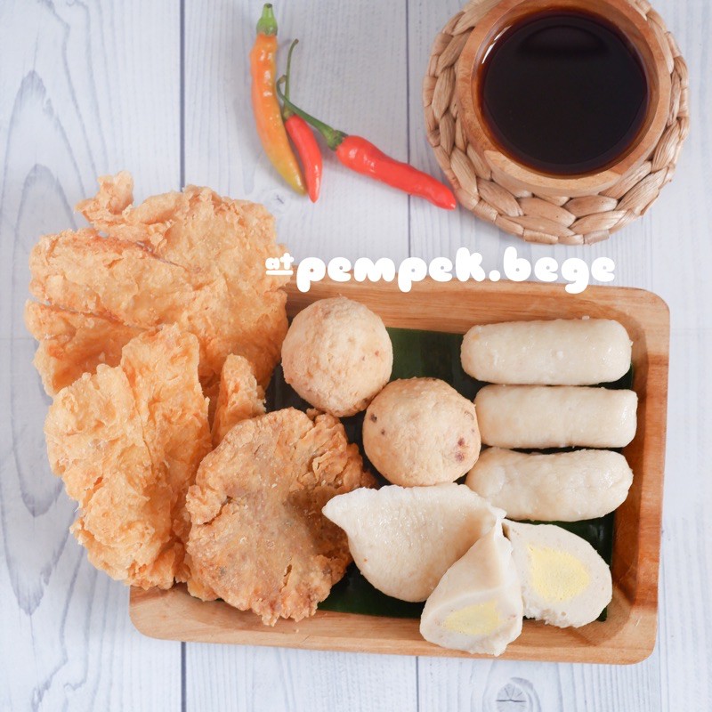 

Pempek premium Campur Isi 10 Pcs Cuko 100 ml
