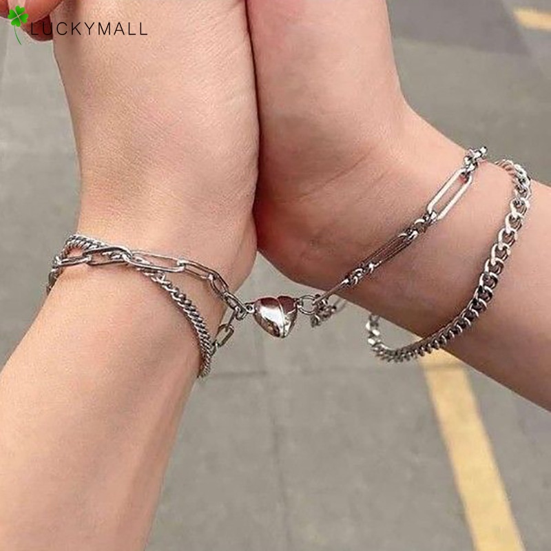 2pcs / Set Gelang Bangle Magnetik Liontin Hati Warna Silver Gaya Vintage Untuk Wanita