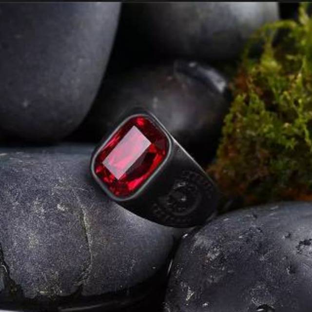 Cincin Pria Red Ruby Akik Merah Berbahan Ring Titanium Stainless Steel dan Black Plated Anti Karat