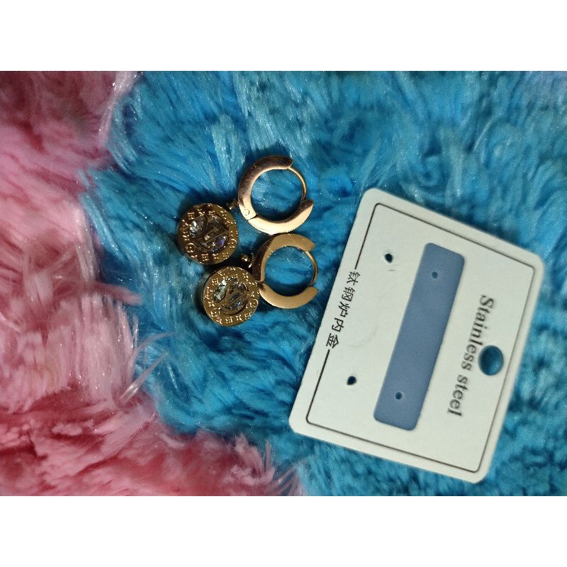 anting  LV Louis vuitton  permata solitare ukiran timbul corak LV import Olla shopping Depok OSD