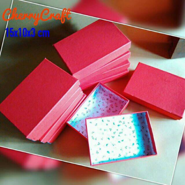 

Vintage Box Merah/ Kotak Kado cantik ukuran 15x10x3 cm
