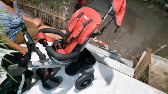  Family  Stroller Sepeda  Roda Tiga supreme Clarte  Merah 