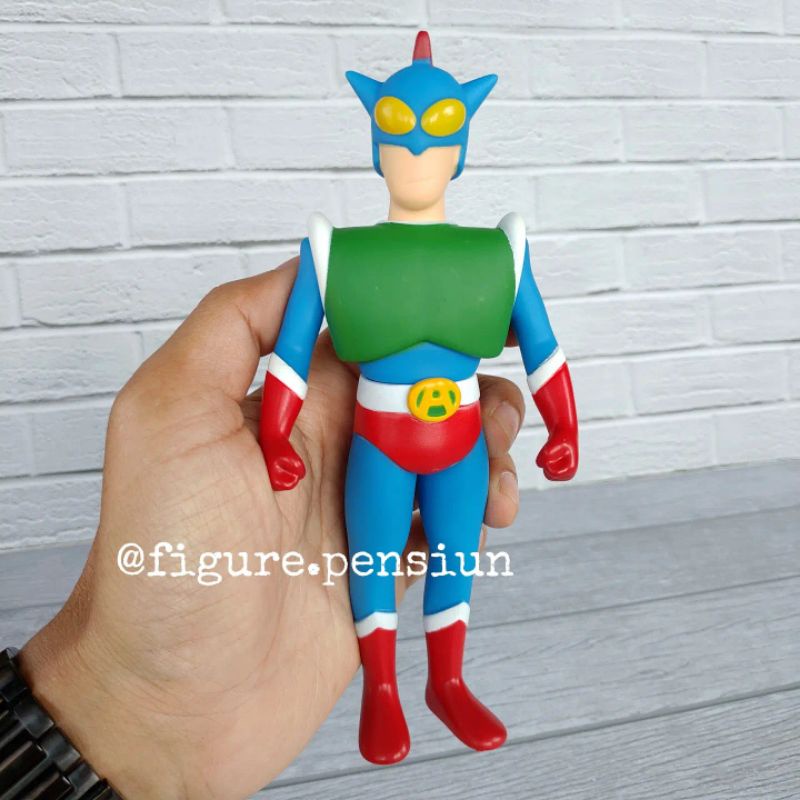 ANIME KAMEN CRAYON SHINCHAN PAHLAWAN BERTOPENG ACTION FIGURE