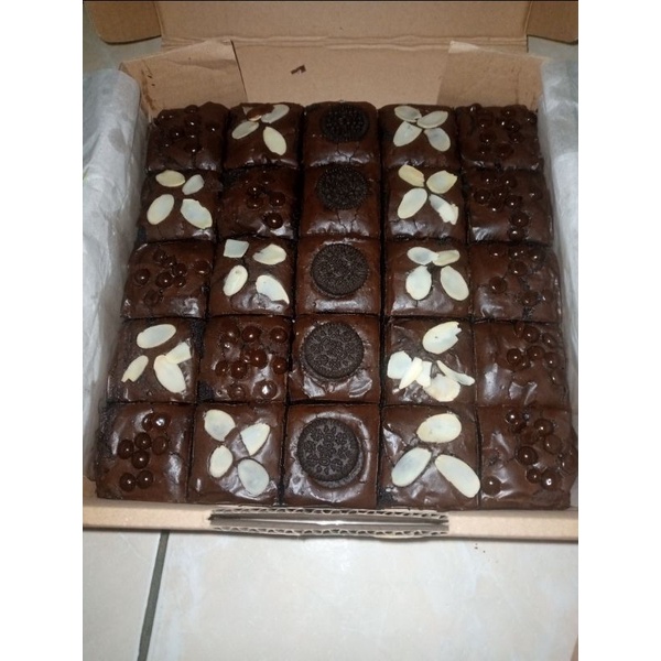 

Choco fudge large almond chocochif oreo