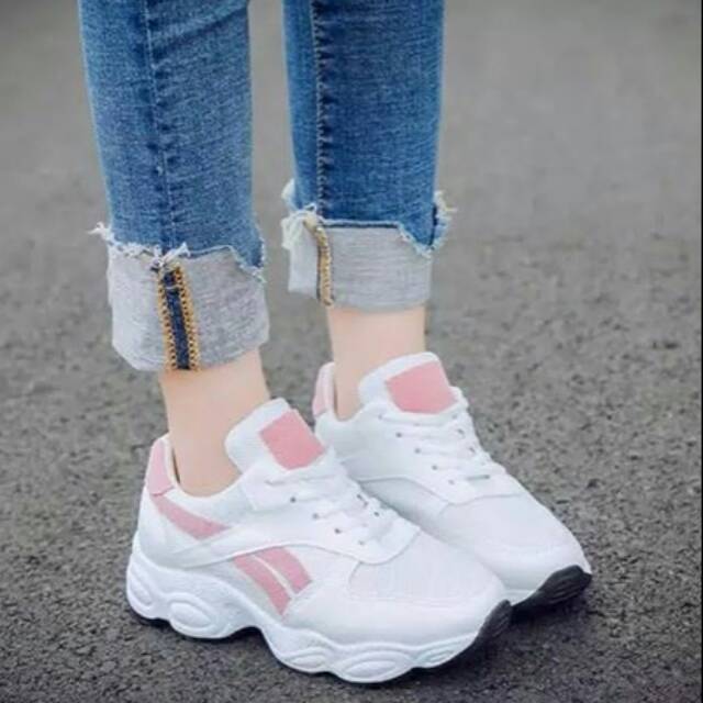 Sepatu sneker fila kets putih pink
