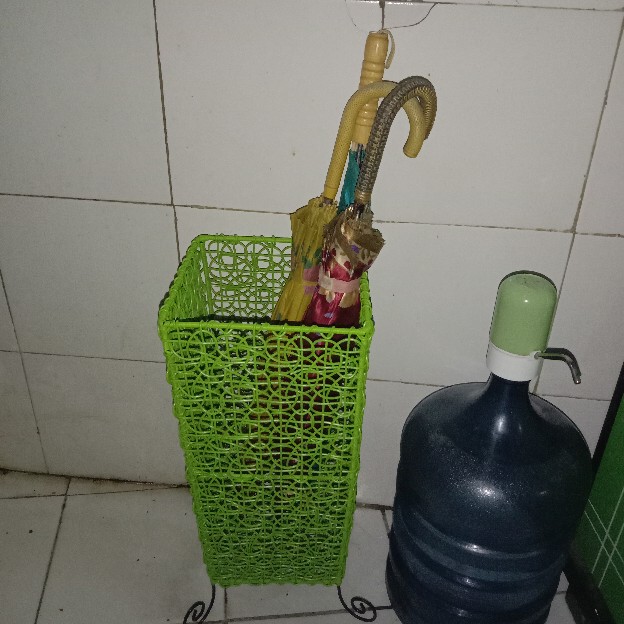 Tempat Payung Rotan Sintetis Bentuk Kotak Dan Bulat