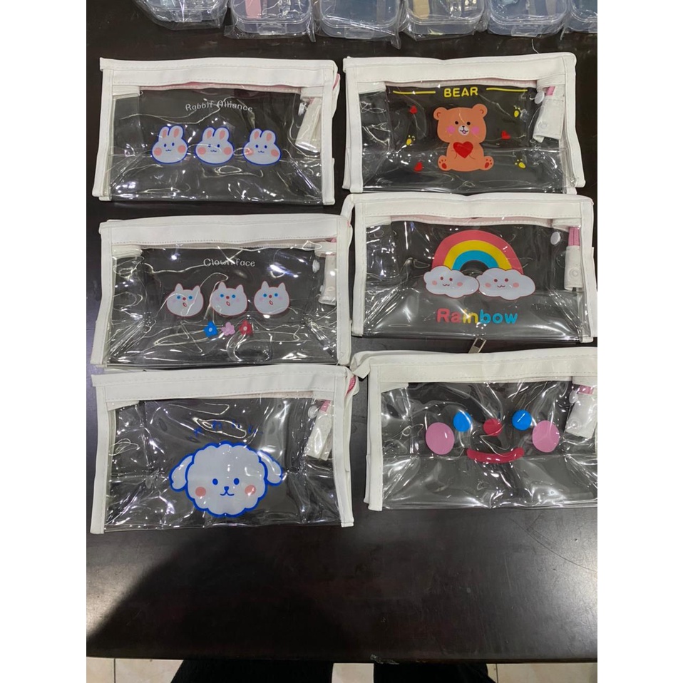 

Kotak Pensil / Tempat Pensil Transparan Karakter - Kualitas Import