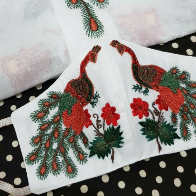 MADAME RABBIT - Masker Kain Katun Bordir Merak 3 Ply Bisa Di Cuci - Putih-5