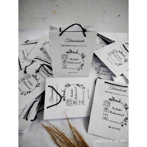 

paperbag putih glossy sablon 14x7x21
