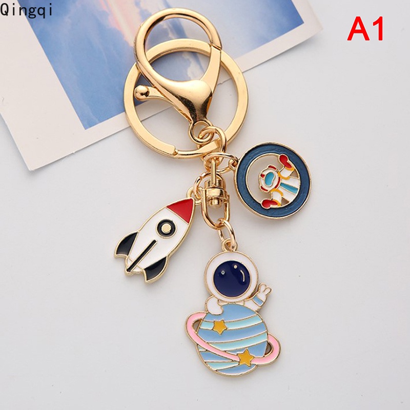 Gantungan Kunci Bentuk Astronot / Roket / Bintang Bahan Metal Charms