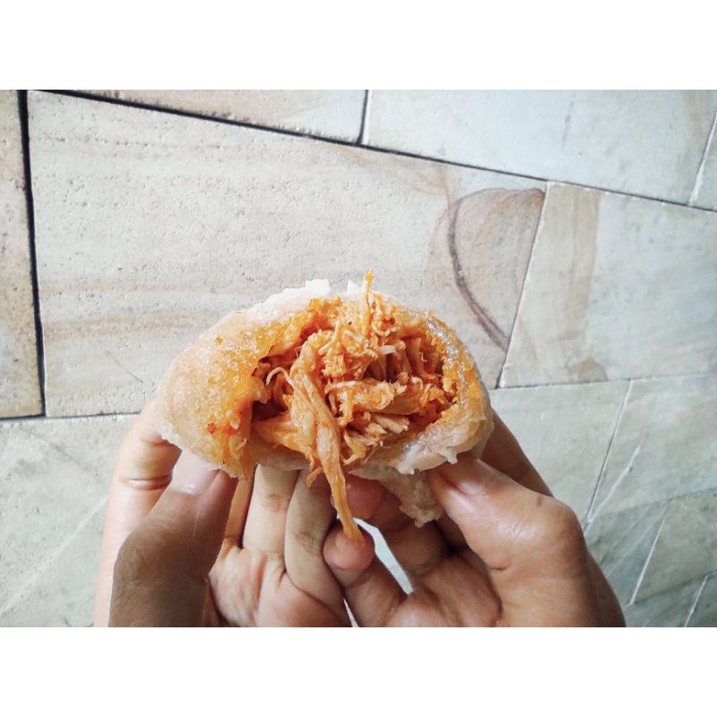 

Cireng / Jalangkote isi ayam suwir pedas