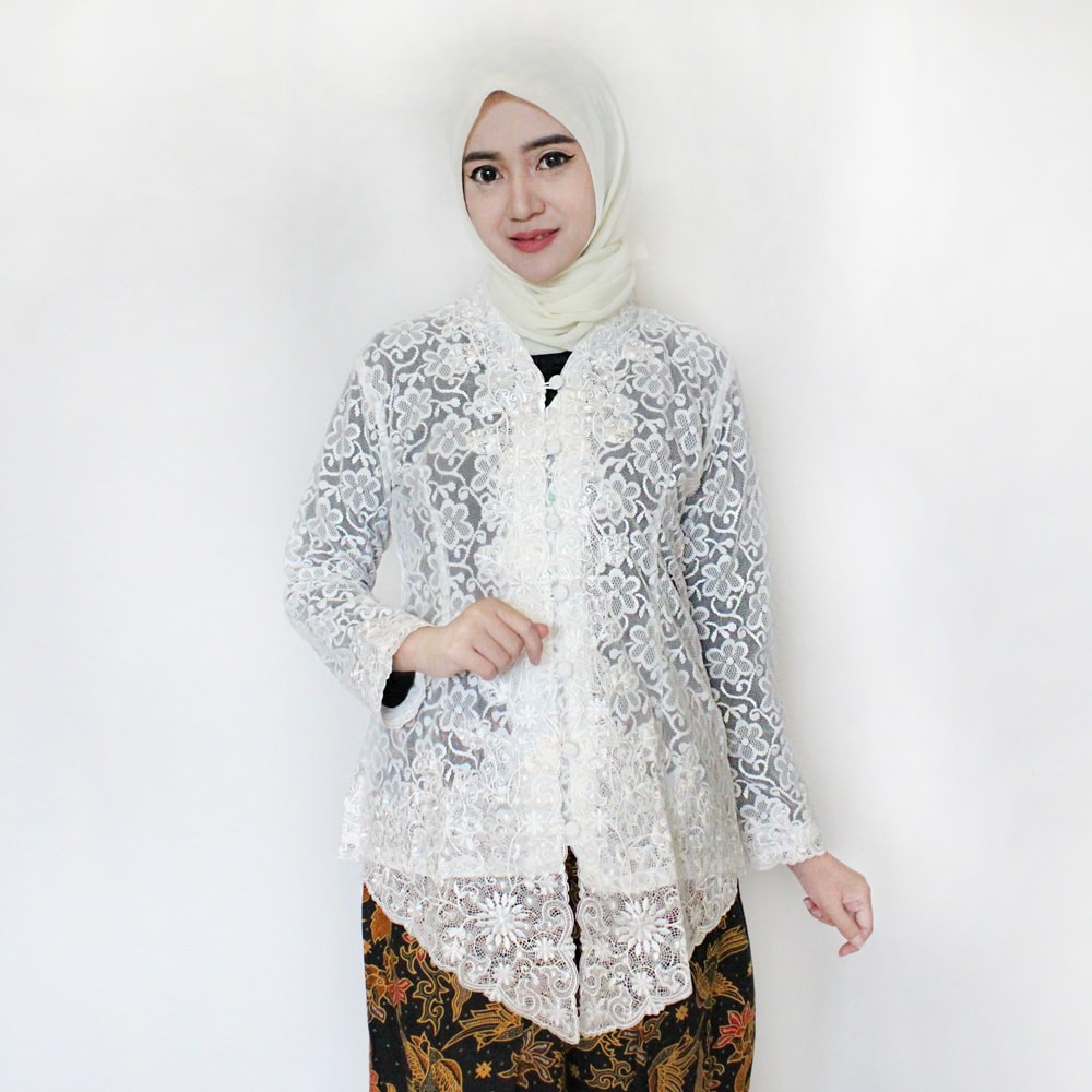 KEBAYA BROKAT PUTIH PANJANG