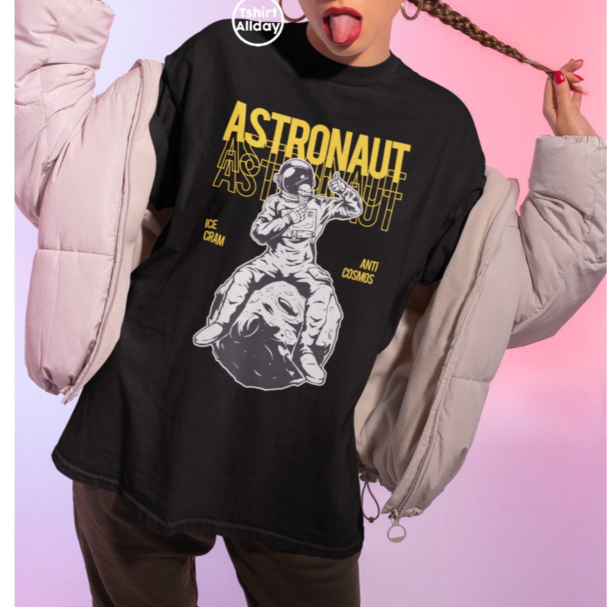 Tshitrallday Kaos Premium Unisex Pria &amp; Wanita bisa Oversize 100% Cotton Combed GRAPHIC YELLOW ASTRONOUT