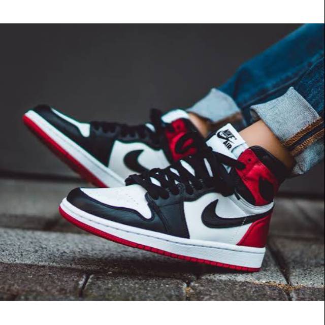 nike air jordan 1 retro black and red