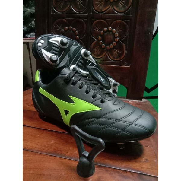 sepatu bola  pul 6 besi kulit sapi asli