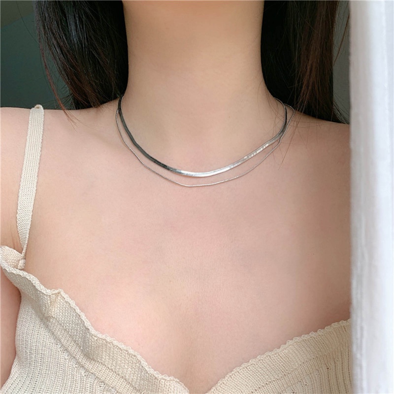Kalung Choker Rantai Banyak Lapis Bahan Metal Warna Emas Gaya Vintage Untuk Wanita