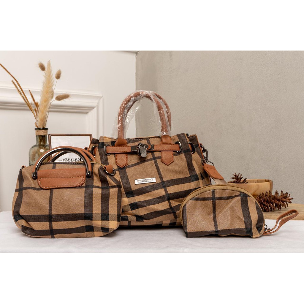 CUCI GUDANG Tas Slempang BURBERRY Import Murah / Tas Wanita Import Elegan