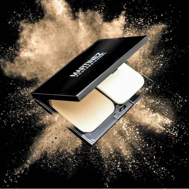 Martinez dramatic glow powder foundation 01