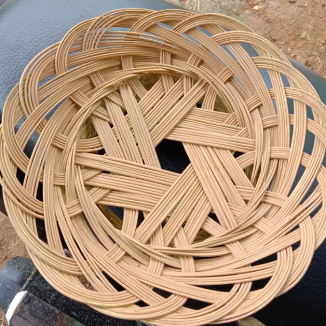 Piring anyaman lidi sawit