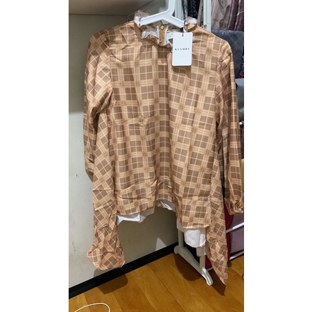 Mia Walnut Blouse Wearing Klamby