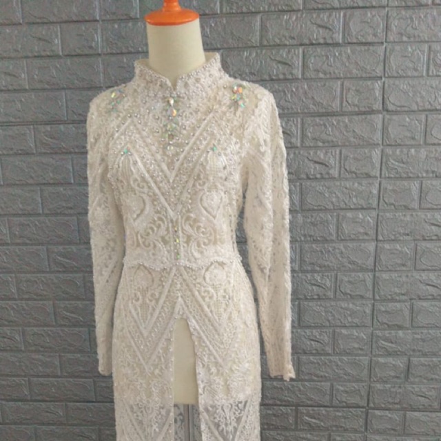 Kebaya Putih Tulang