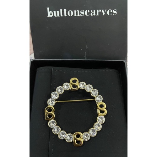 Anna Round Brooch buttonscarves