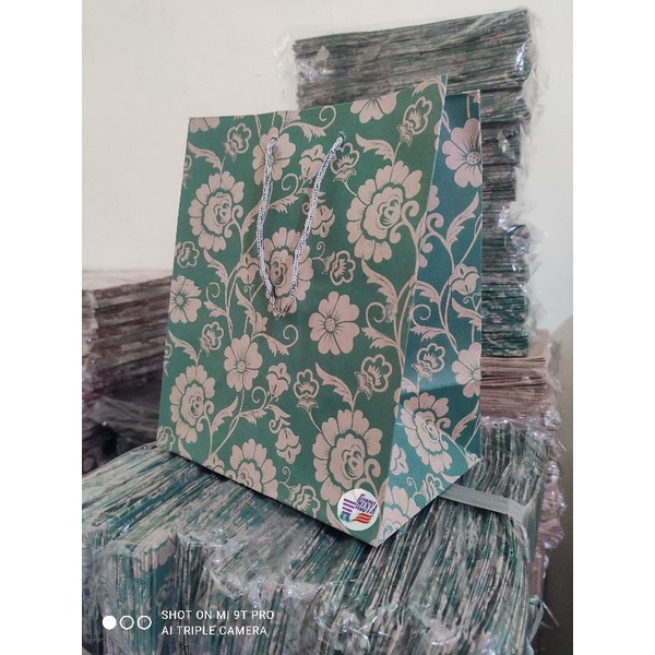 

Paper bag R5 motif (18x12x22)
