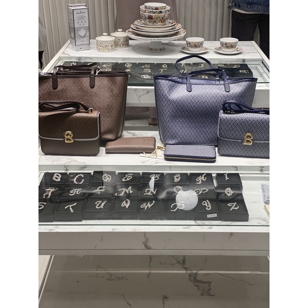 Izzy Canvas Tote Bag Buttonscarves