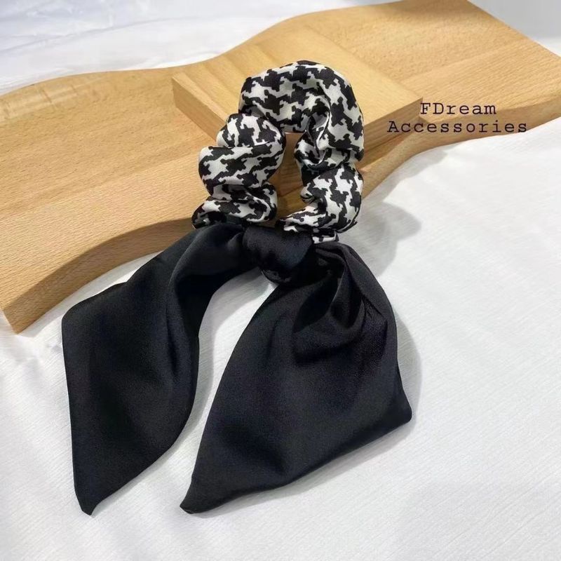 Ikat Rambut with pearl mutiara Scrunchie Daisy Satin Mutiara Silk Pony Tail-Zebra htm