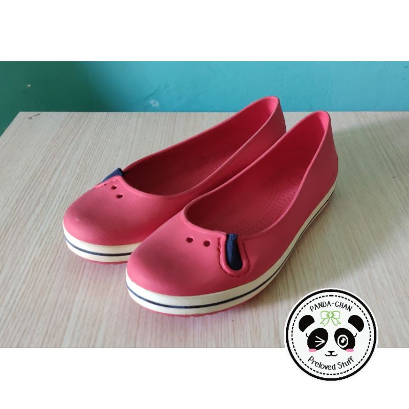 Preloved Sepatu Wanita Crocs (Merah)