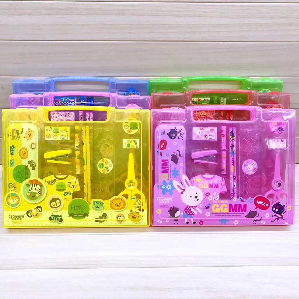 

Paket Stationery Set dengan tas map " Hi Little Animals" -GGMM121