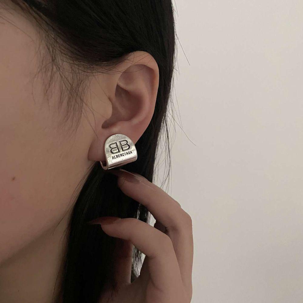 [Elegan] Anting Wanita Temperamen Sederhana Dan Serbaguna Manset Telinga Fashion Hadiah Retro Geometris Logam Gaya Korea Anting