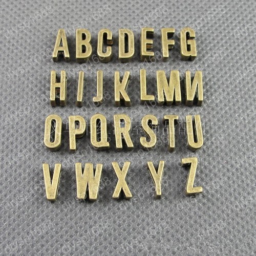 1Pcs / Set Manik-Manik Huruf Alfabet Bahan Metal Untuk Aksesoris Perhiasan Diy