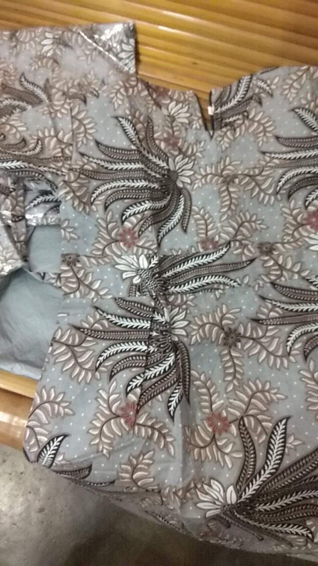 Atasan Batik Couple Abu Pria Wanita Terbaru