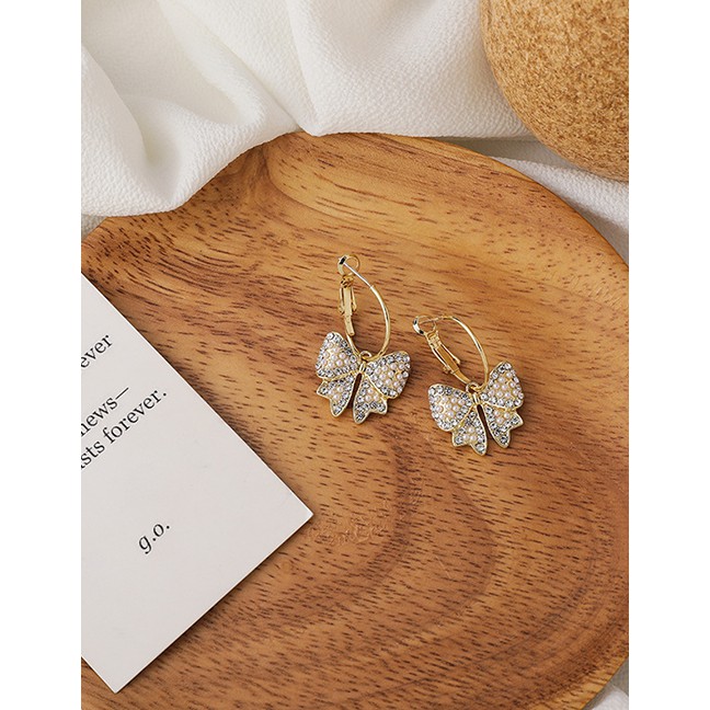 LRC Anting Tusuk Fashion Golden Full Rhinestone Pearl Bow Rhinestone Butterfly P75310