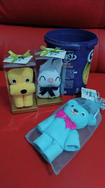 Souvenir Handuk Bentuk Beruang (kemasan Kain Tille)