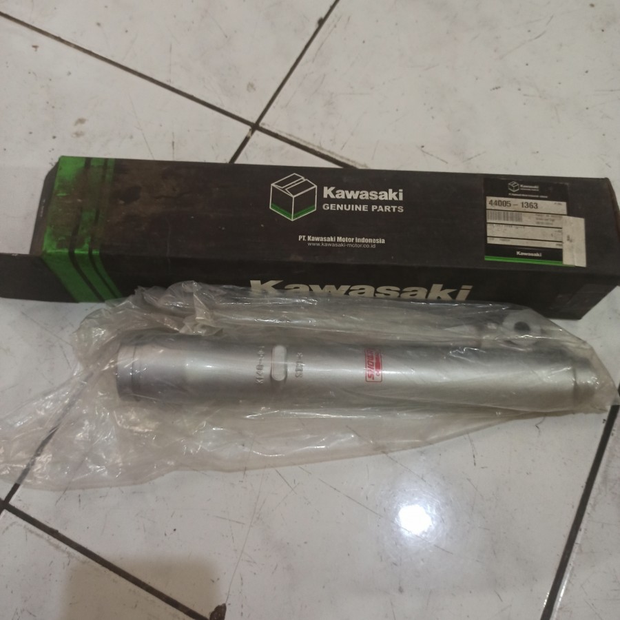 Tabung Shok Depan Kiri Bawah KAZE R 44005–1363 Ori Kawasaki Pipe Left