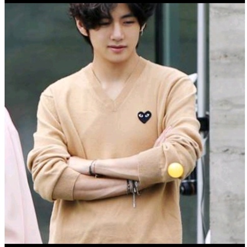 SWEATER Korea BTS KIM TAEHYUNG Cdg Fly ,Sweater Korea terlaris termurah kekinian ,free sticker