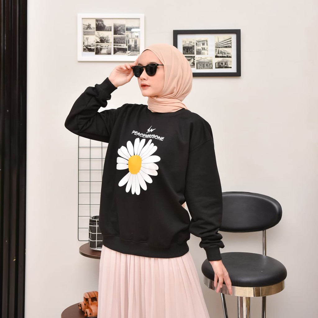 ONE BIG DAISY SWEATER WANITA - CREWNECK TEBAL TERLARIS