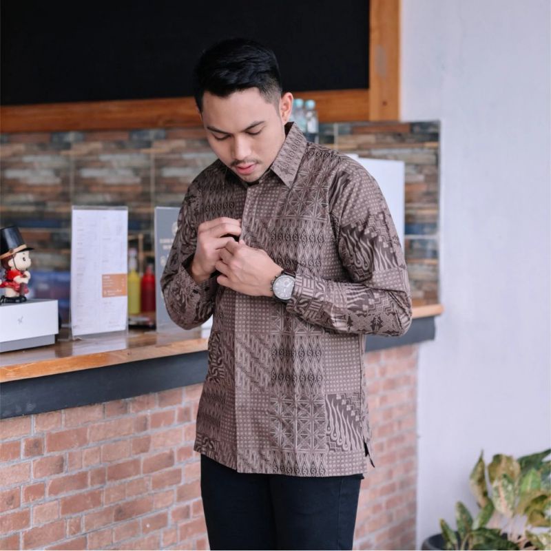 KEMEJA BATIK TUMPAL COKLAT LENGAN PANJANG