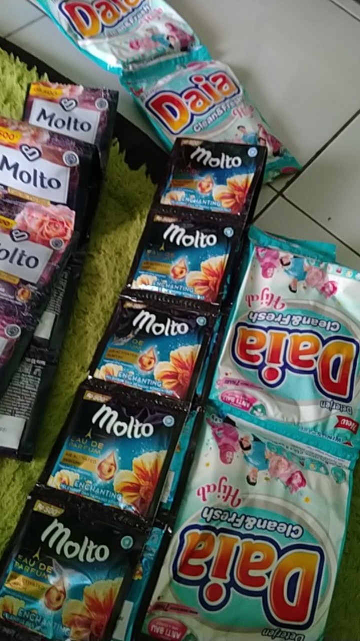 Molto Pewangi Renteng