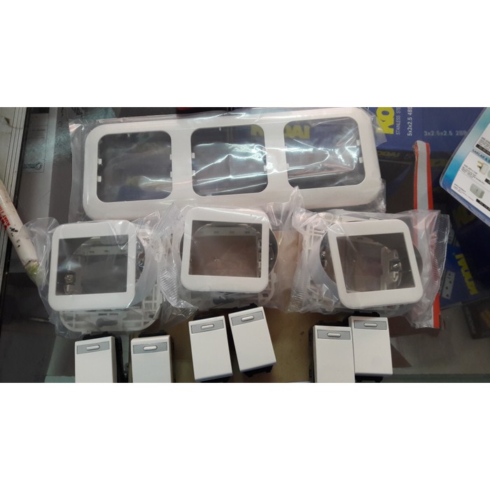 Saklar - Perlengkapan Listrik - Saklar Broco Saklar Triple Seri + Seri + Seri Panasonic Produk