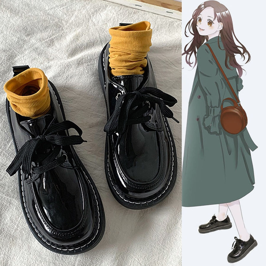 Sepatu Lolita murid JK Jepang di musim gugur