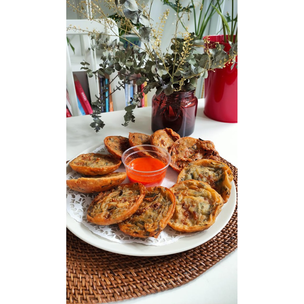 

makanan ringan/snack bakwan pontianak isi kucai ebi