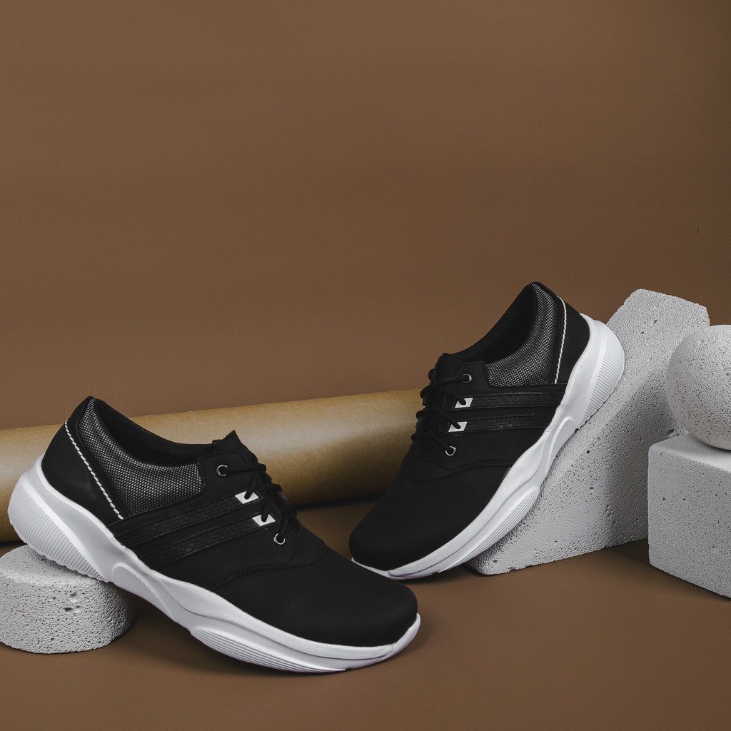 

Redknot Viperizone Hitam - Sepatu Sneakers Pria Terbaru Untuk Jalan-Jalan